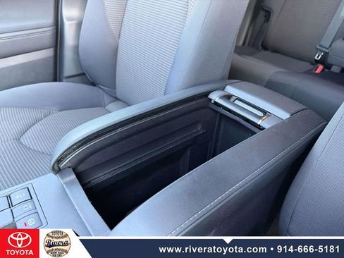 Used 2023 Toyota Highlander LE AWD/4WD image 24