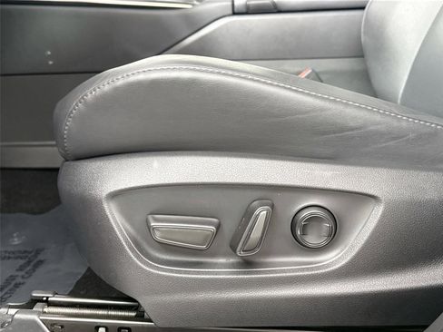 Used 2023 Toyota Crown AWD/4WD image 31