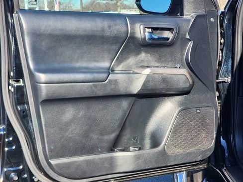 Used 2019 Toyota Tacoma Limited image 19