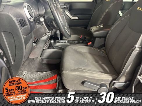 Used 2016 Jeep Wrangler Unlimited Sahara w/ Connectivity Group image 14