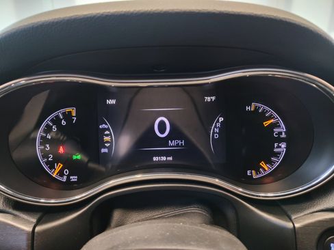 Used 2016 Jeep Grand Cherokee Limited image 17