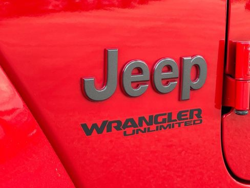Used 2021 Jeep Wrangler Unlimited Rubicon AWD/4WD image 10