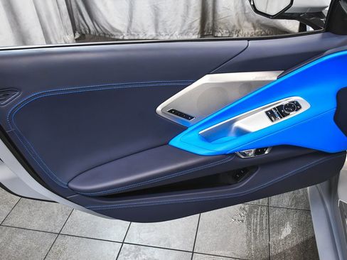 Used 2023 Chevrolet Corvette Stingray Premium Cpe w/ Body-Color Dual Roof Package RWD image 9