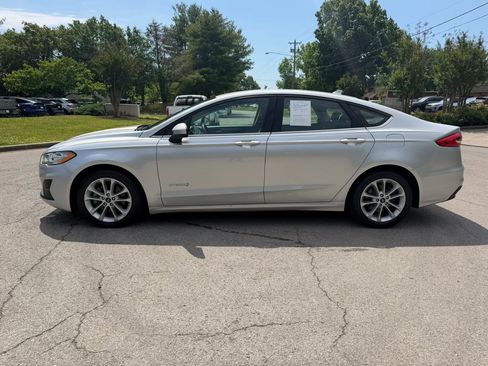 Used 2019 Ford Fusion SE FWD image 6