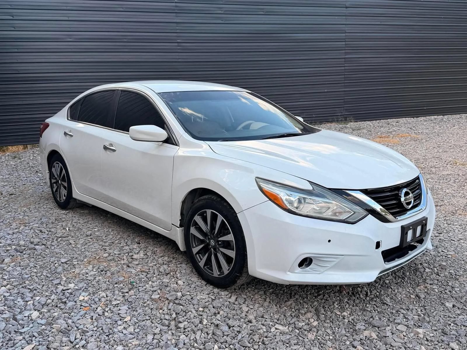Used 2016 Nissan Altima 2.5 SV FWD image 3