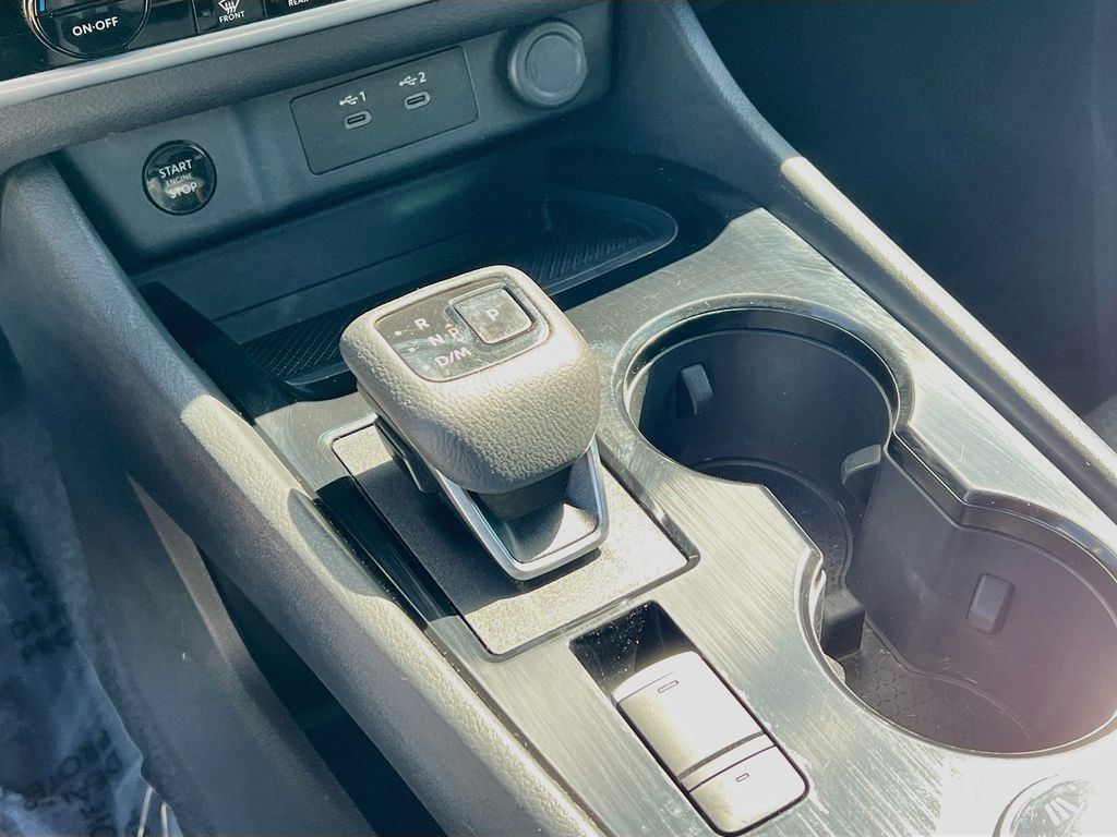 Used 2025 Nissan Rogue SV AWD/4WD image 16