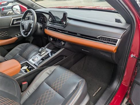 Used 2023 Mitsubishi Outlander SE image 37