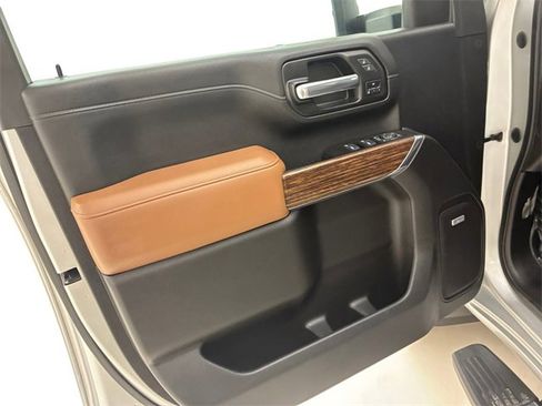 Used 2020 Chevrolet Silverado 2500 High Country w/ Z71 Off-Road Package image 12