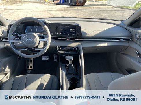 Certified 2025 Hyundai Elantra Sport FWD image 3