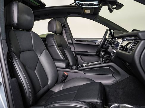 Certified 2026 Porsche Macan AWD/4WD image 15