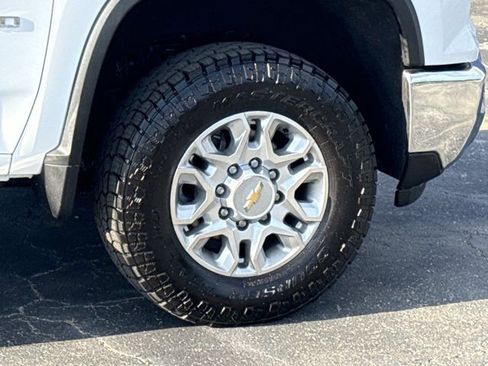 Used 2024 Chevrolet Silverado 2500 LT AWD/4WD image 6