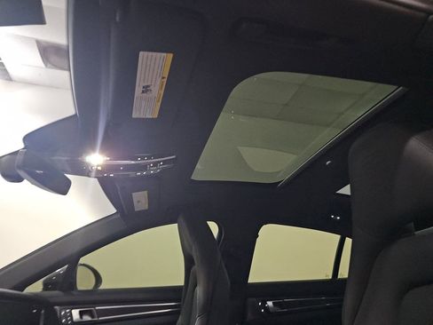 Used 2023 Porsche Panamera 4 Platinum Edition image 13