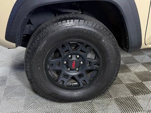 Used 2019 Toyota Tacoma TRD Off-Road AWD/4WD image 10