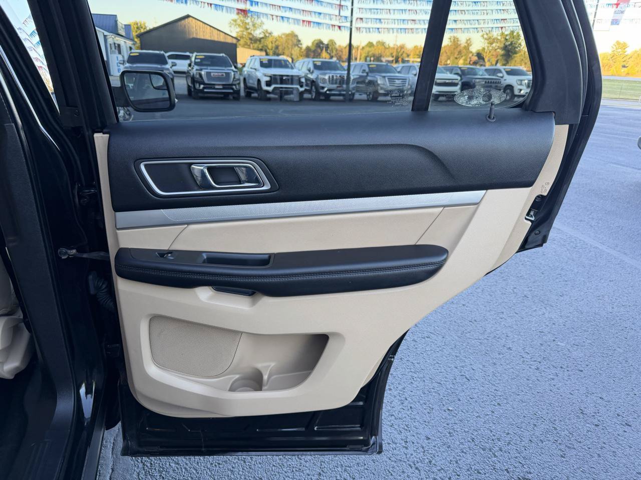 Used 2017 Ford Explorer XLT AWD/4WD image 19