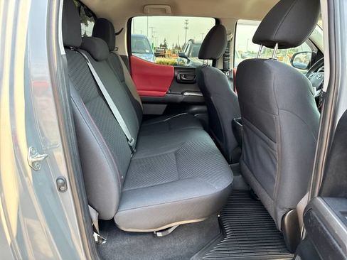 Used 2020 Toyota Tacoma SR5 AWD/4WD image 10