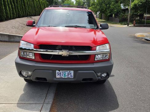 Used 2002 Chevrolet Avalanche 4x4 image 2