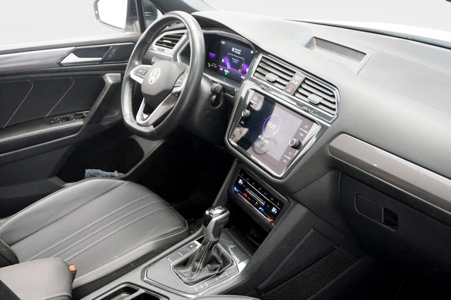 Used 2023 Volkswagen Tiguan SE R-Line FWD image 24