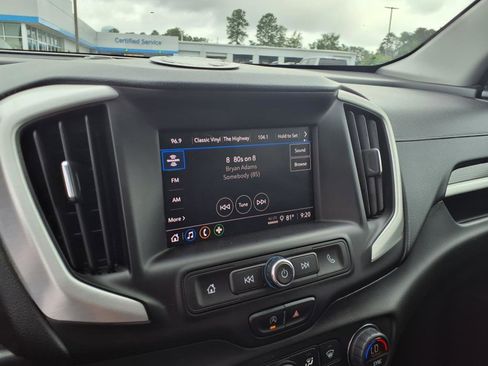 Used 2022 GMC Terrain SLE w/ Driver Convenience Package image 9