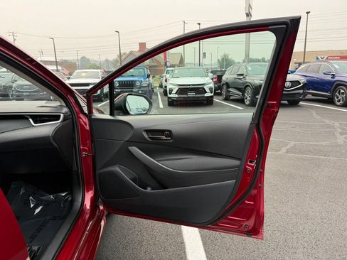 Used 2025 Toyota Corolla LE FWD image 15
