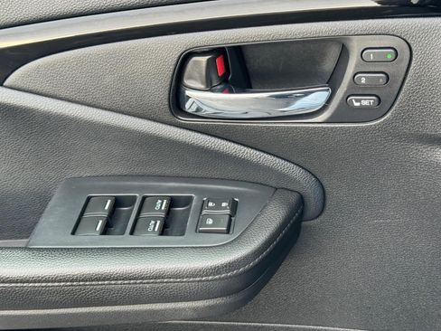 Used 2020 Honda Pilot Elite image 28