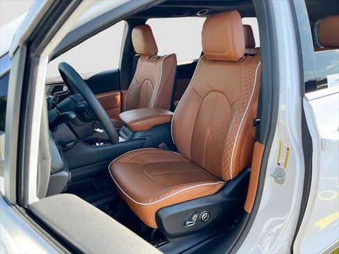 Certified 2024 Chrysler Pacifica Pinnacle FWD image 22