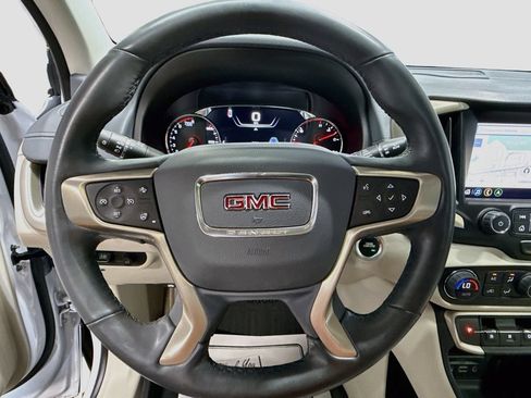 Used 2024 GMC Terrain Denali w/ Denali Premium Package AWD/4WD image 11