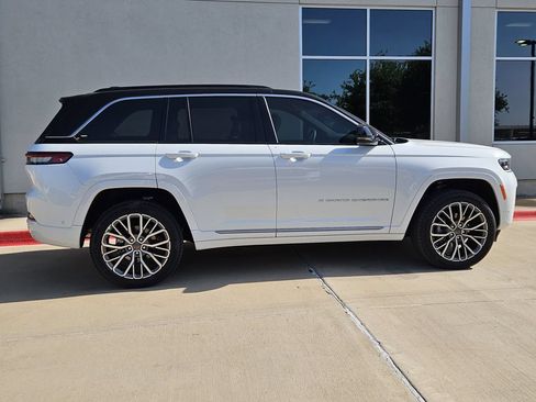 New 2026 Jeep Grand Cherokee Summit AWD/4WD image 2
