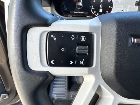 Certified 2025 Land Rover Defender 110 S image 31