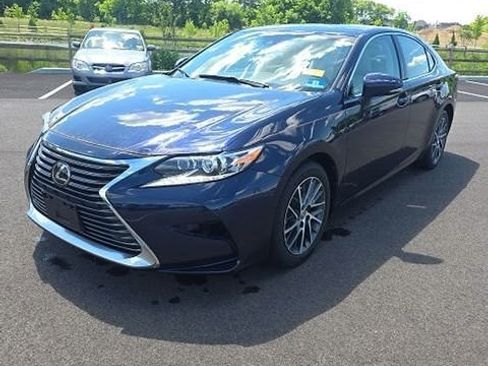 Used 2018 Lexus ES 350 w/ Luxury Package w/Wood Trim FWD image 1