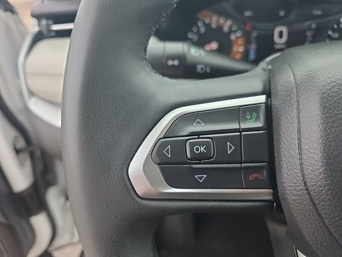 Used 2025 Jeep Compass Limited AWD/4WD image 17