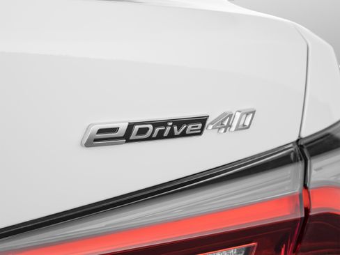 Used 2023 BMW i4 eDrive40 w/ M Sport Package RWD image 54