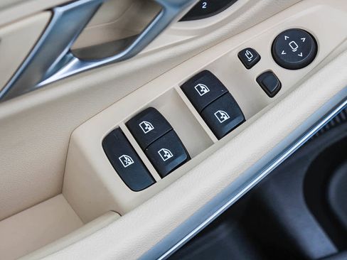 Used 2025 BMW 330i Sedan w/ Premium Package image 20