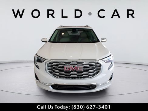 Used 2020 GMC Terrain Denali w/ Denali Premium Package FWD image 2