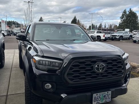Used 2021 Toyota Tacoma TRD Off-Road w/ TRD Premium Off Road Package image 2