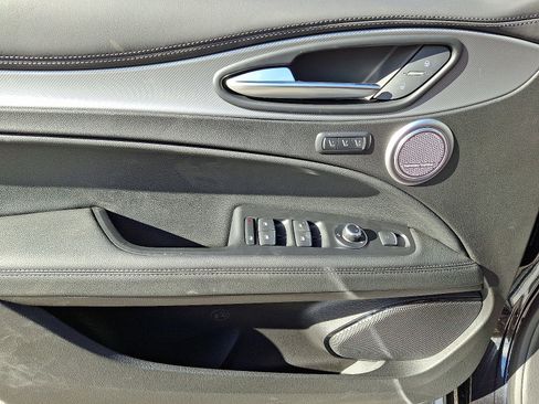 New 2025 Alfa Romeo Stelvio Sprint image 8