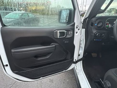 Used 2025 Jeep Wrangler Unlimited Rubicon 4xe w/ Convenience Group image 10