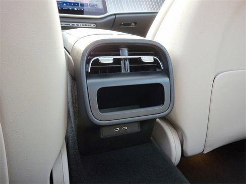 Used 2026 Mercedes-Benz E 350 4MATIC Sedan image 9