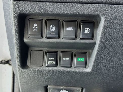 Used 2019 Nissan Rogue SV image 18