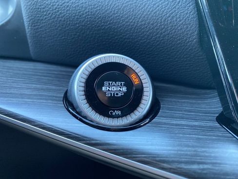 Used 2024 Jeep Wagoneer Series II w/ Flexible Seating Group image 23