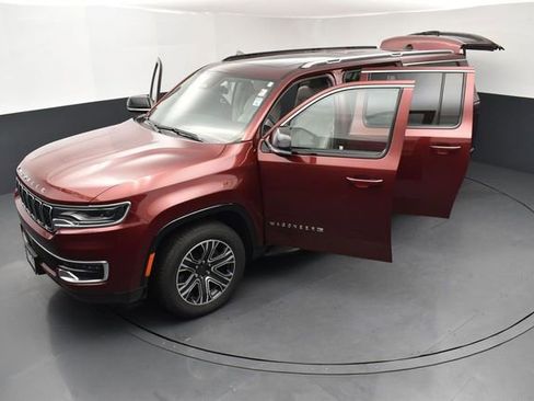 Used 2024 Jeep Wagoneer L 4WD w/ Premium Group I image 30