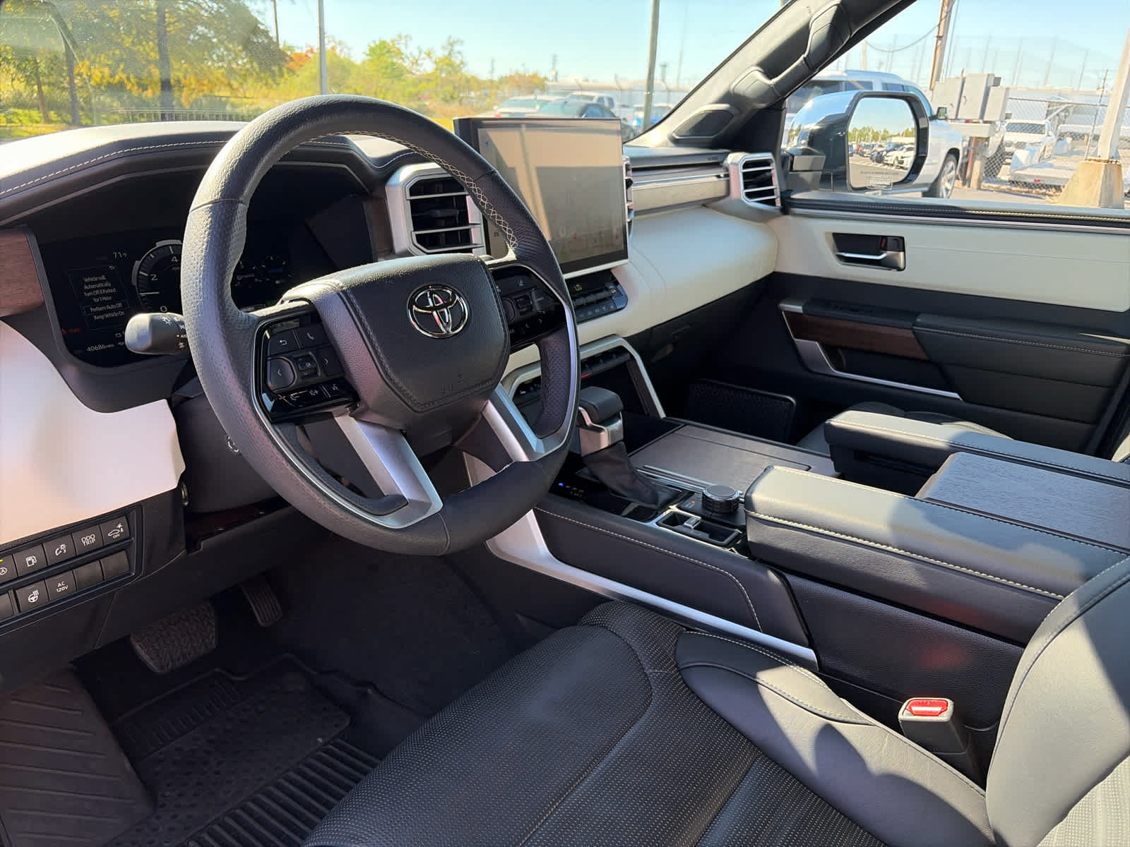 Used 2025 Toyota Sequoia Capstone AWD/4WD image 7