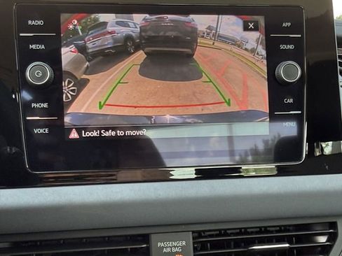 Used 2026 Volkswagen Jetta SE FWD image 16