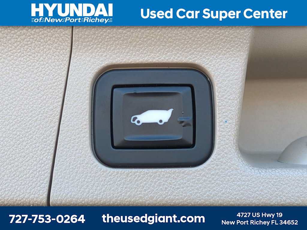 Used 2018 GMC Acadia Denali w/ Technology Package FWD image 13