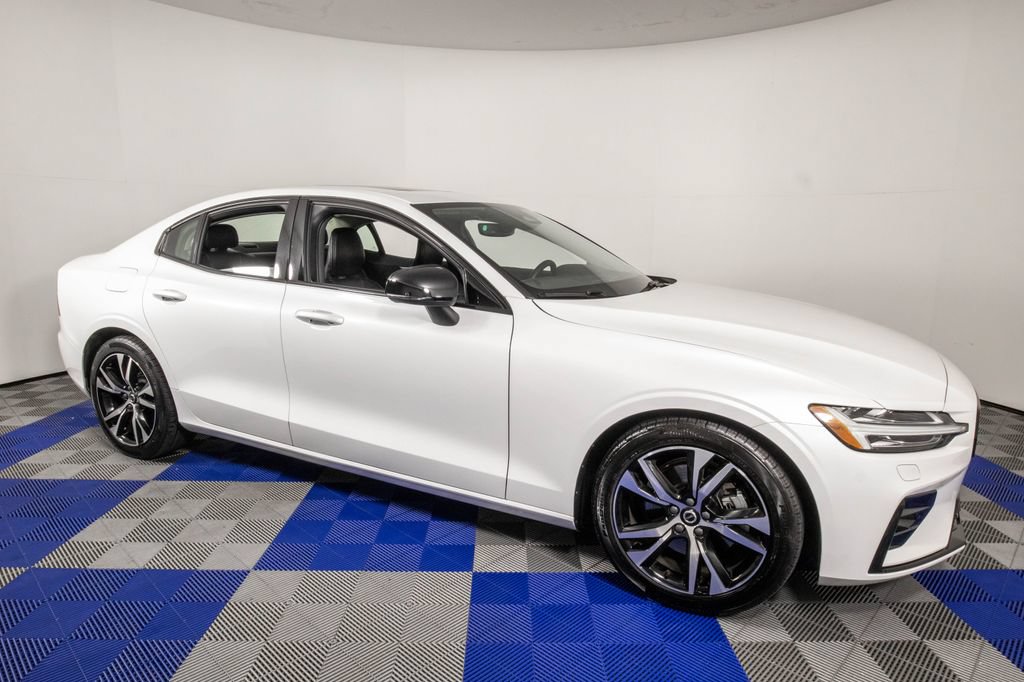 Used 2025 Volvo S60 B5 Core FWD image 4