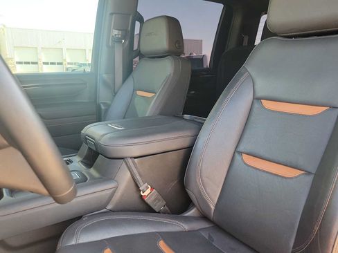 Used 2024 GMC Sierra 2500 AT4 w/ AT4 Preferred Package AWD/4WD image 15