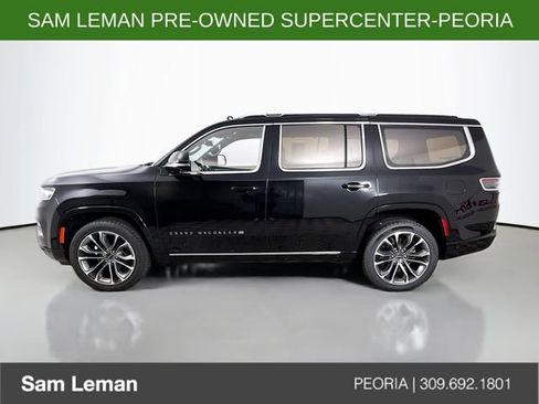 Used 2023 Jeep Grand Wagoneer Series III AWD/4WD image 4