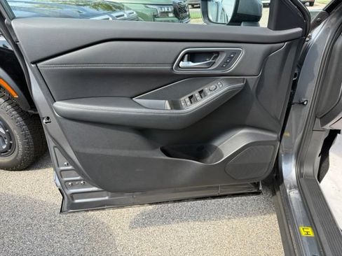 New 2026 Nissan Rogue Platinum AWD/4WD image 13