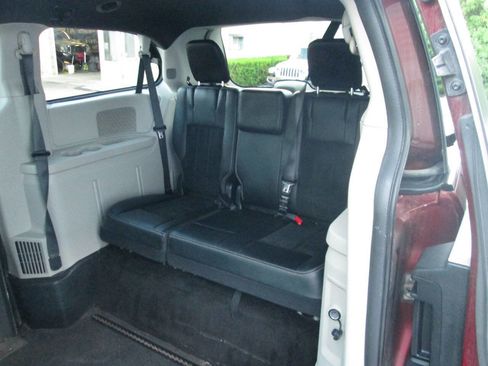 Used 2018 Dodge Grand Caravan SXT FWD image 19