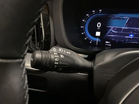 Used 2025 Volvo XC60 B5 Core image 40