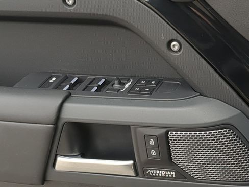 Used 2023 Land Rover Defender 110 X image 14